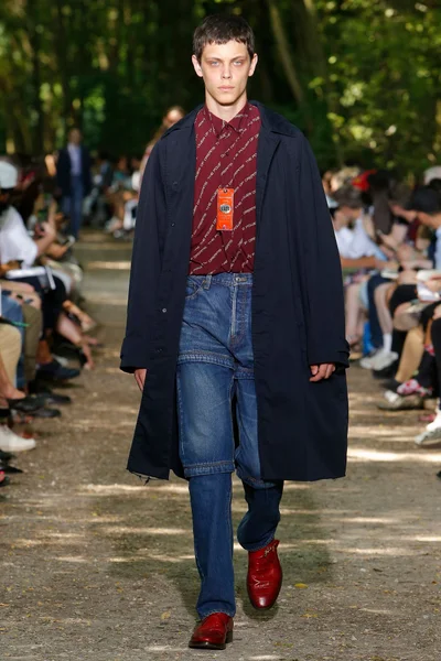 Look 12